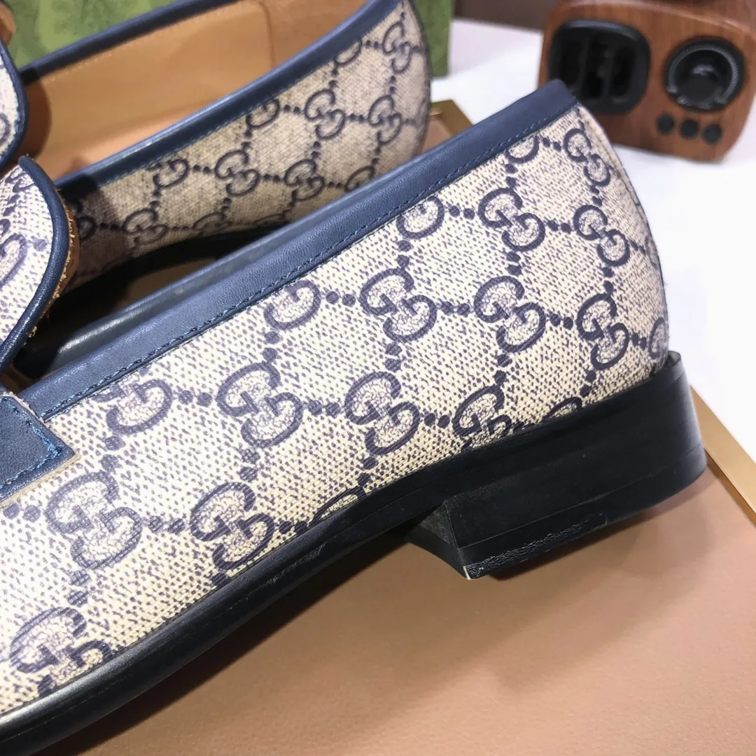 Men's shoes💰500💰Italy's top luxury men's shoe giant (GUCCI) (Gucci) (full cowhide lining) new arrival🍃Original European style🔰 Pleasant to the eye😍In order to make the shoes more durable and non-deformable🌀The production continues to follow traditional methods but there is still no lack of innovation💪Choose original sheepskin for the leather♻️ Smooth and natural And extra bright ⭐Made of imported cowhide, the first choice of rich people 38-45 (45 customized)
